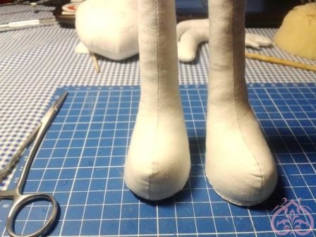 как пришить ноги текстильной кукле