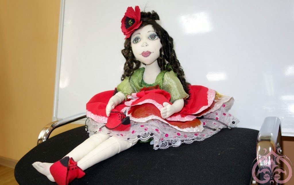 Текстильная кукла Маковка.