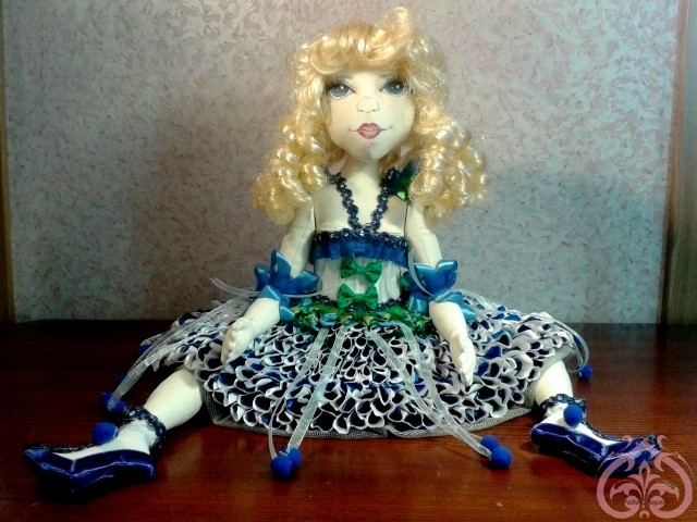 Шарнирная текстильная кукла Георгина