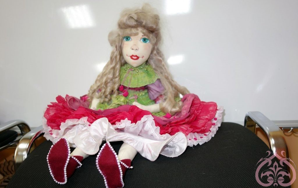 Текстильная кукла Пион