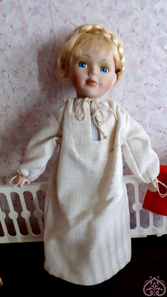 Рубашка карельского костюма для куклы