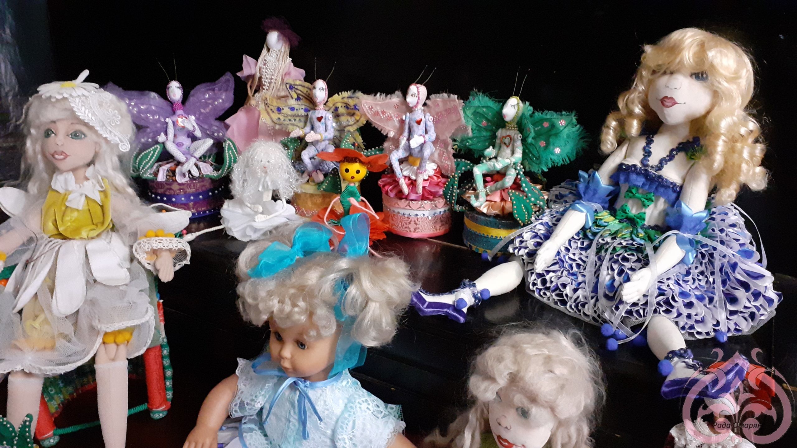 Выставка текстильных кукол    Куколки-бабочки на шкатулках