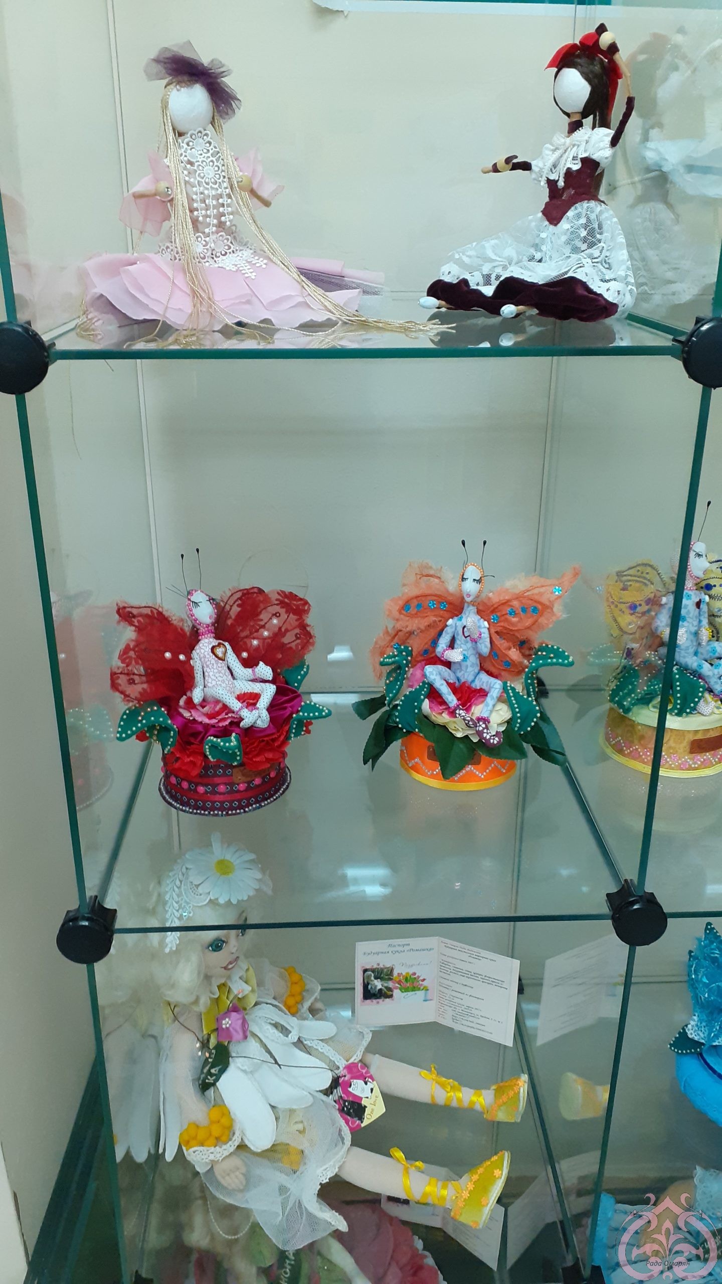 Выставка текстильных кукол   
Бабочки на шкатулках.