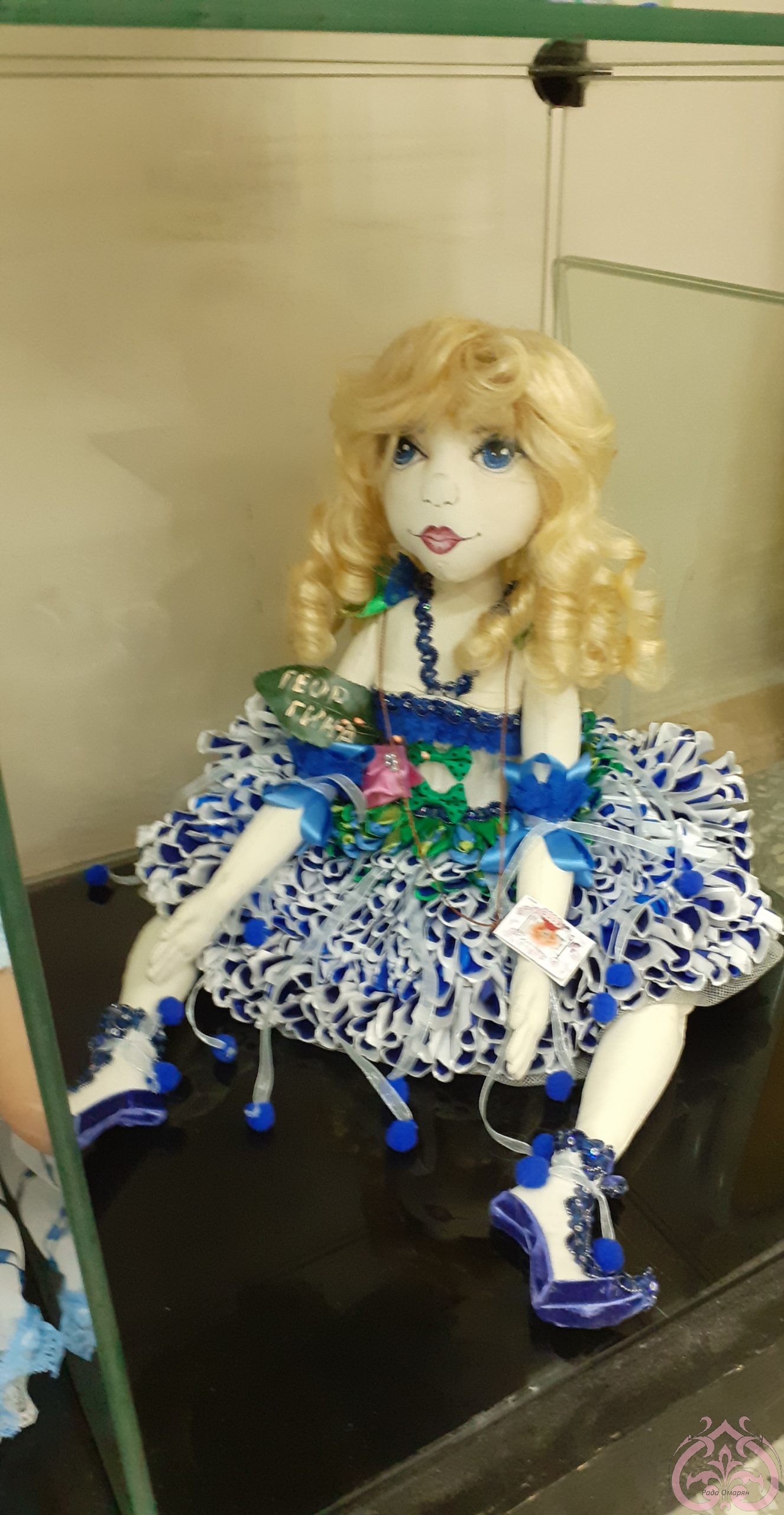 Выставка текстильных кукол   
Пиона-платье из атласных лент